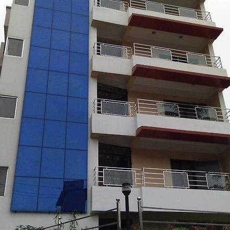 Hotel Park Riviera Гувахати Екстериор снимка