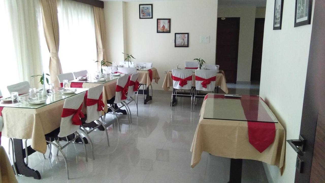 Hotel Park Riviera Гувахати Екстериор снимка