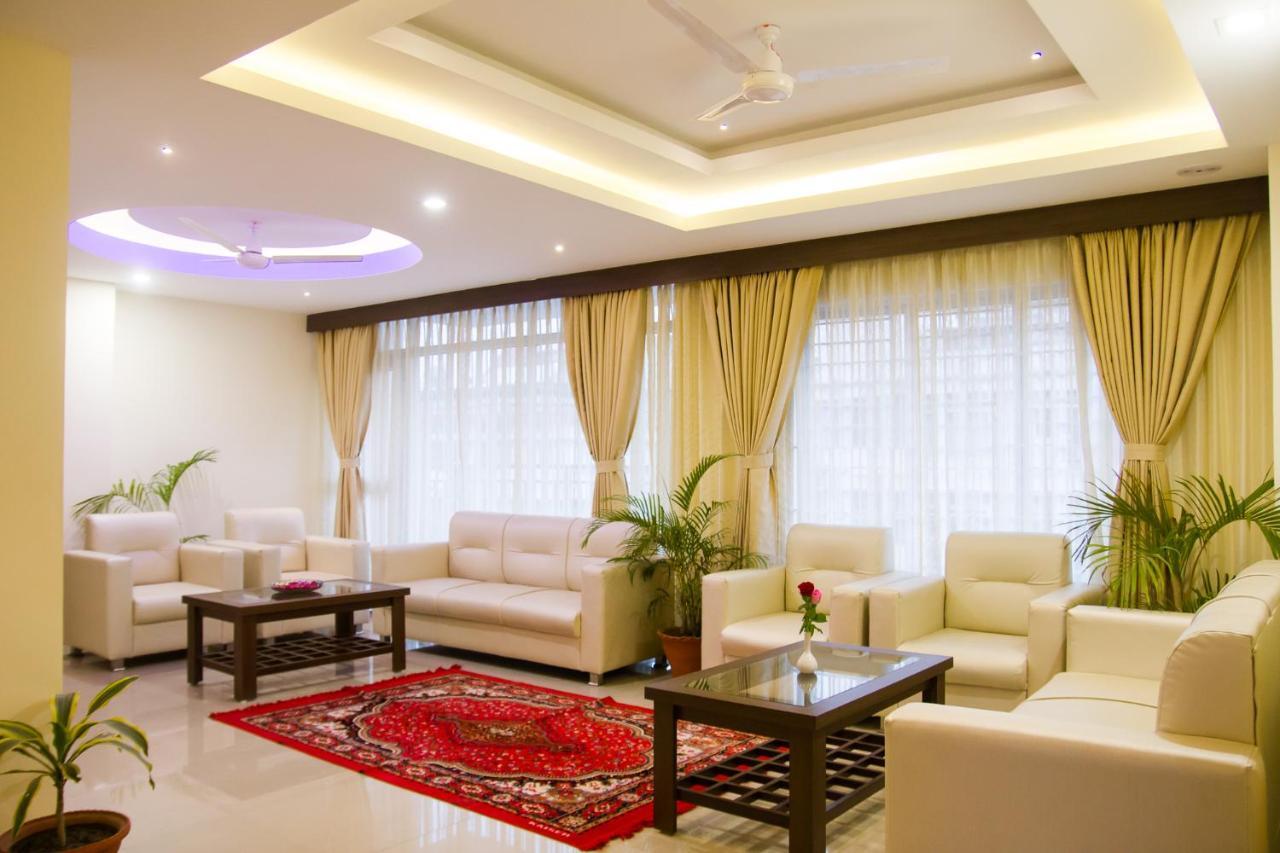 Hotel Park Riviera Гувахати Екстериор снимка