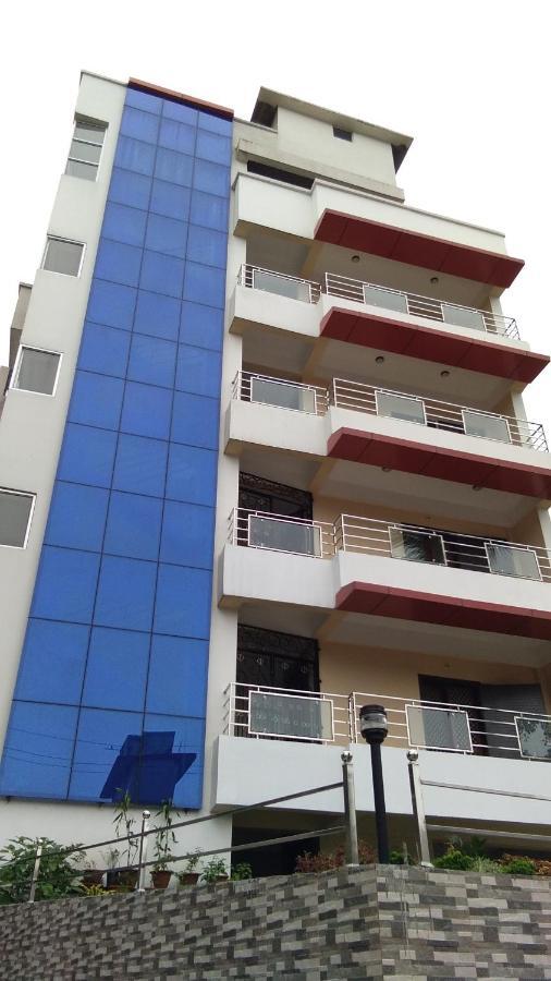 Hotel Park Riviera Гувахати Екстериор снимка