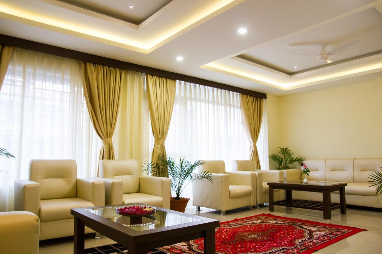 Hotel Park Riviera Гувахати Екстериор снимка